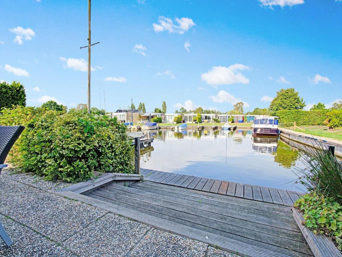 Waterfront Holiday Home With Jetty Boornzwaag over de Wielen Exterior photo